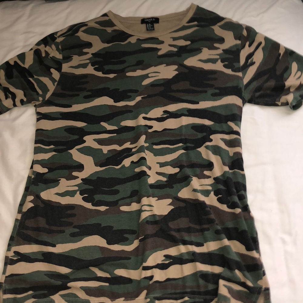 🔥FOREVER 21 CAMO TEE!!!